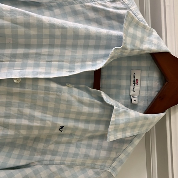 Vineyard Vines lightweight button up in light blue and white check size 2 - Picture 2 of 3